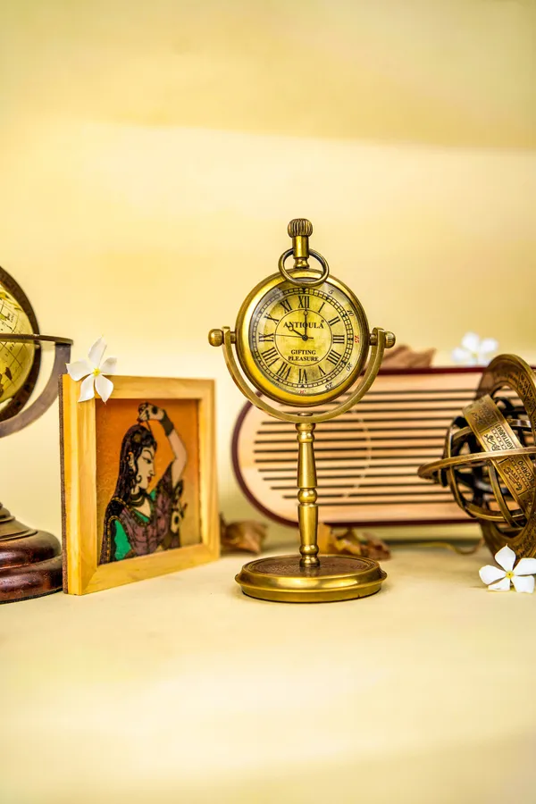 Antiqula_Magnus_6.2_Vintage_Brass_Desk_Clock_With_Engraved_Quote
